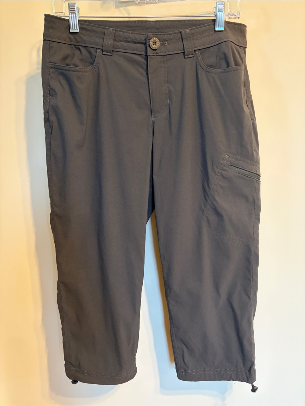 Eddie Bauer Women’s Hiking Capri Pants 8 Gray Stretch Nylon Zip Pocket